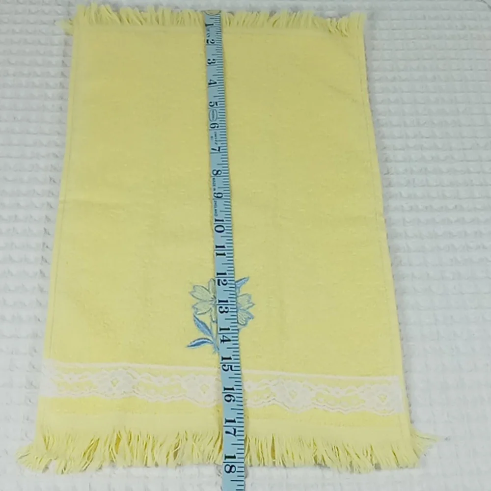 Vintage Unbranded Yellow Fingertip Towels w/Blue Flower & Lace Details